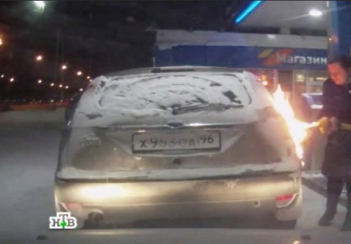 Kada pogledate šta je uradila dok je sipala gorivo u auto ostat ćete bez komentara (VIDEO) 