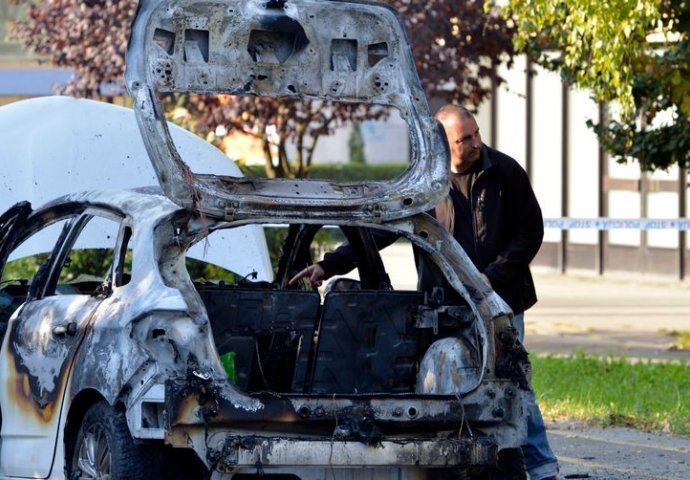 Rat na zagrebačkim ulicama: Šestorka zapalila auto vozača Ubera, no policiju zbunjuje jedan detalj...