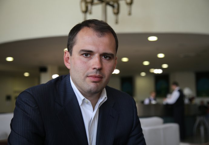 Reuf Bajrović za Novi.ba: "Bacanje bombe pred kuću našeg kandidata je politički motivirano"
