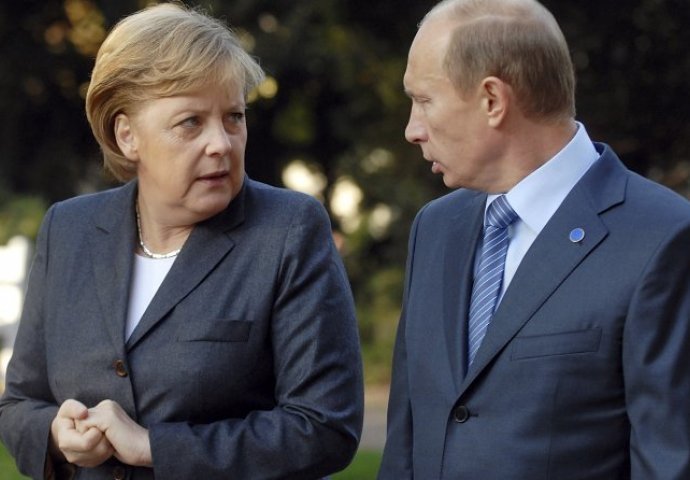 Putin i Merkel razgovarali o Ukrajini 