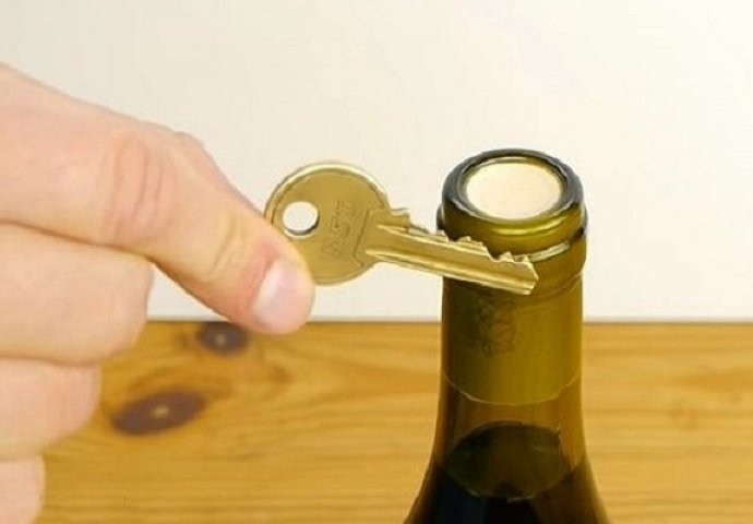 Uzeo je ključ i stavio ga na staklenu flašu, kada vidite razlog uradit ćete isto (VIDEO)