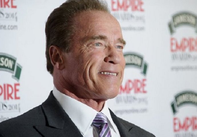 Schwarzenegger u 70. pokazao nevjerovatni biceps, pa posramio momke! (VIDEO)