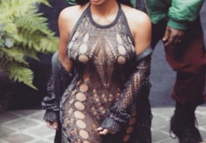 Bez ikakvog ustezanja: Kim Kardashian se nonšalantno prošetala bez gaćica (FOTO) 