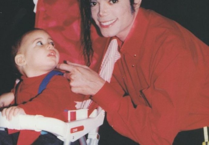 Sin Michaela Jacksona sada ima 14 godina i ljudi kažu da nevjerovatno liči na svog oca: Šta vi mislite? (FOTO) 