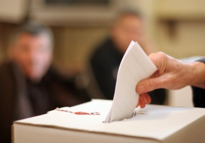Do 10 sati na izvanrednim izborima u Makedoniji izašlo oko 10 posto birača