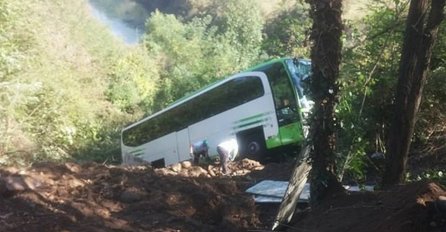 Jablanica: Autobus sletio u provaliju 
