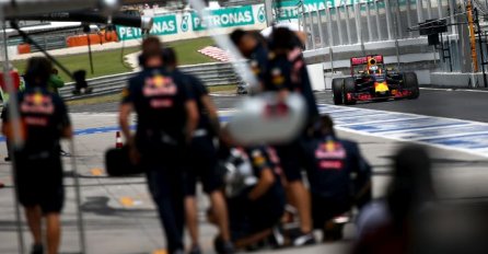 Ludilo u Maleziji: Hamiltonu eksplodirao motor, Ricciardo slavio