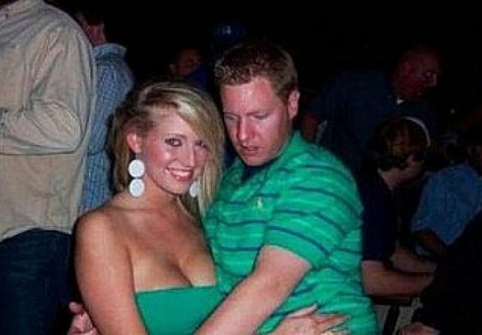  Ovi muškarci nisu mogli odoljeti a da ne bace pogled