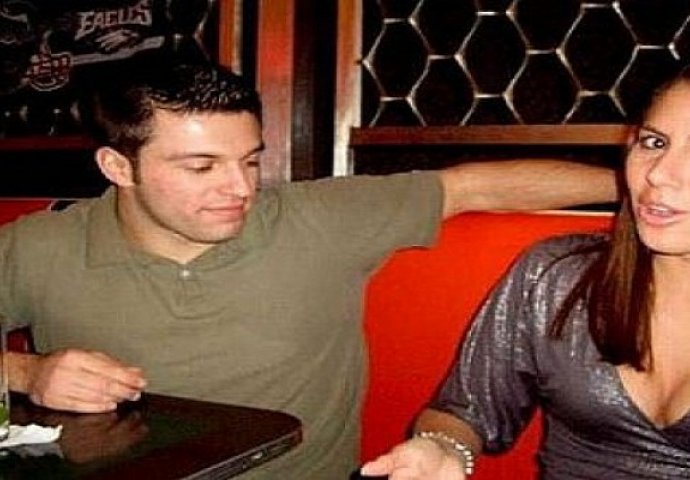  Ovi muškarci nisu mogli odoljeti a da ne bace pogled