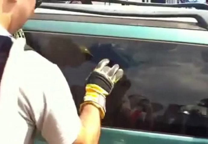 Da li ste ikada pomislili da se staklo na automobilu može razbiti samo sa jednim prstom? (VIDEO)