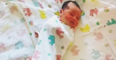 Medicinska sestra je umotala novorođenče u deku, ovo je nešto što bi svaki roditelj trebao da vidi (VIDEO)