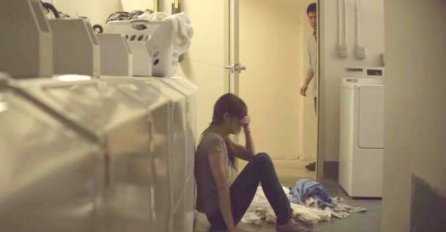 Muž je zatekao suprugu kako plače dok pere veš, a onda mu je ona saopštila šokantnu istinu (VIDEO)