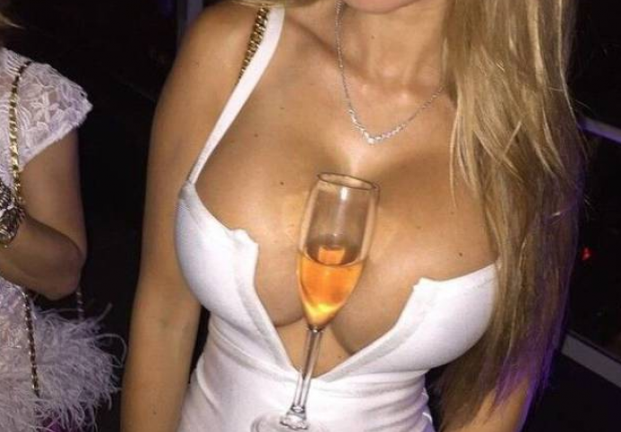 Čemu sve mogu služiti bujne grudi i mesnata guza? Niste ni sanjali (VIDEO)