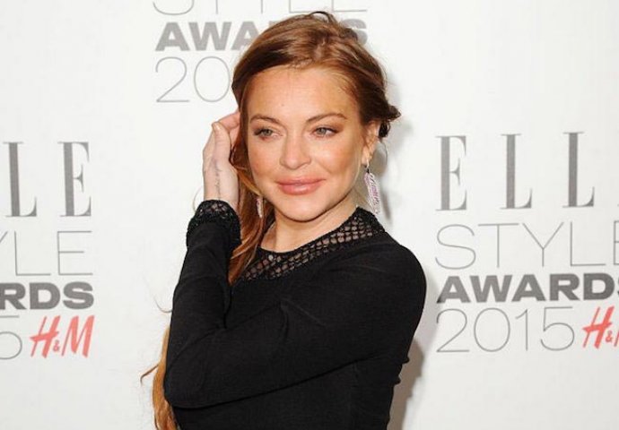 Lindsay Lohan prestravila fanove fotografijom 