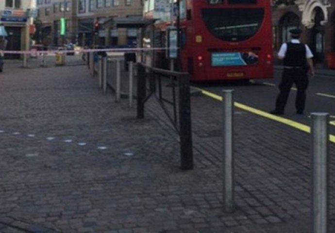 Drama u Londonu: Policija uništila sumnjivi paket 