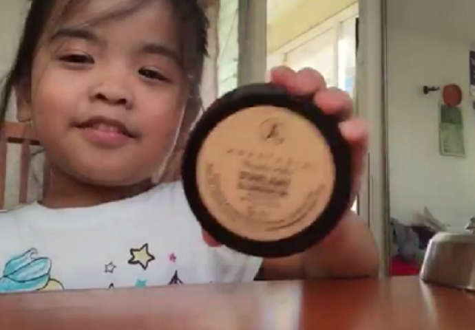 Pogledajte najgenijalniji make up tutorial ove preslatke 3-godišnjakinje