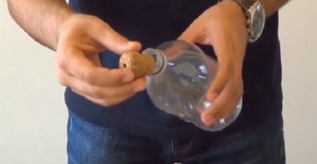 Uzeo je plastičnu flašu i zatvorio je drvenim čepom, dobro se pripremite za ono što će uslijediti (VIDEO)