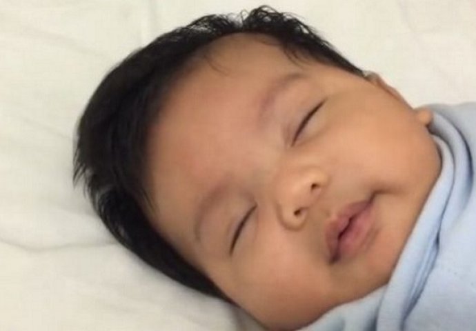 Tata otkrio nevjerovatan trik kako da uspavate bebu za 40 sekundi (VIDEO)