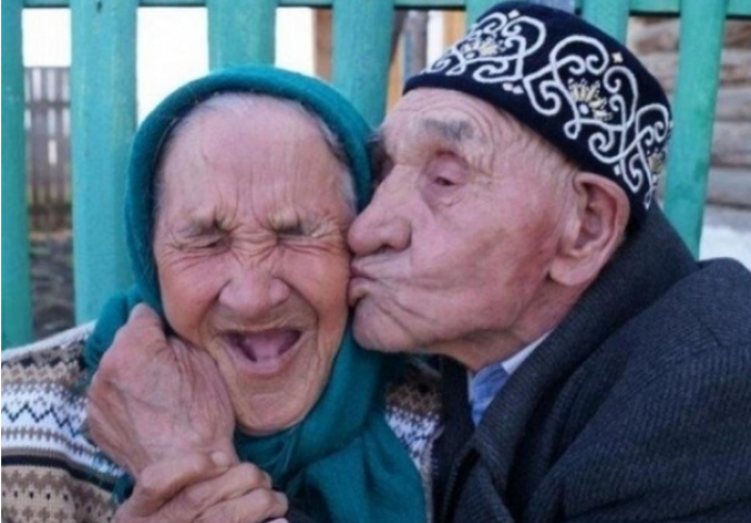 Ljubav ne poznaje godine, i ove "lude"  fotografije su pravi dokaz (FOTO)