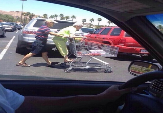 Ljubav ne poznaje godine, i ove "lude"  fotografije su pravi dokaz (FOTO)