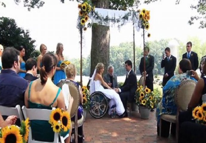 Ostala je paralizirana zbog jedne šale, ali njezin svadbeni ples je prelijep (VIDEO)