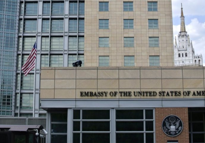 Moskva: Anonimni poziv o postavljenoj bombi u Ambasadi SAD