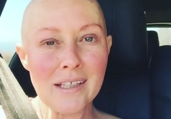 'Nije mi uvijek lako': Slavna glumica oboljela od raka dojke objavila video dan nakon kemoterapije i poslala važnu poruku