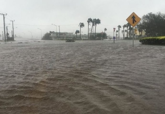 Dramatični snimci sa Floride: Uragan Matthew napravio haos, milion ljudi bez električne energije
