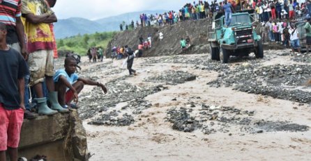 Haiti: Francuska će poslati 60 vojnika i 32 tone pomoći