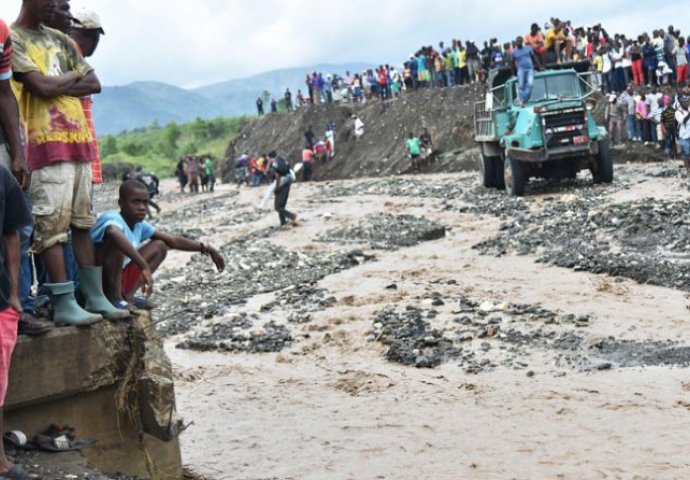 Haiti: Francuska će poslati 60 vojnika i 32 tone pomoći