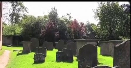 Pažljivo pogledajte ovo groblje: Snimak je postao viralan iz jednog zastrašujućeg razloga (VIDEO)