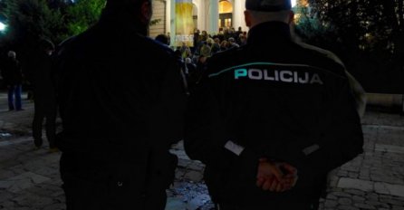 Sarajevo: Predstava ''Naše nasilje i vaše nasilje'' digla policiju na noge, građani ušli u Narodno pozorište na vlastitu odgovornost