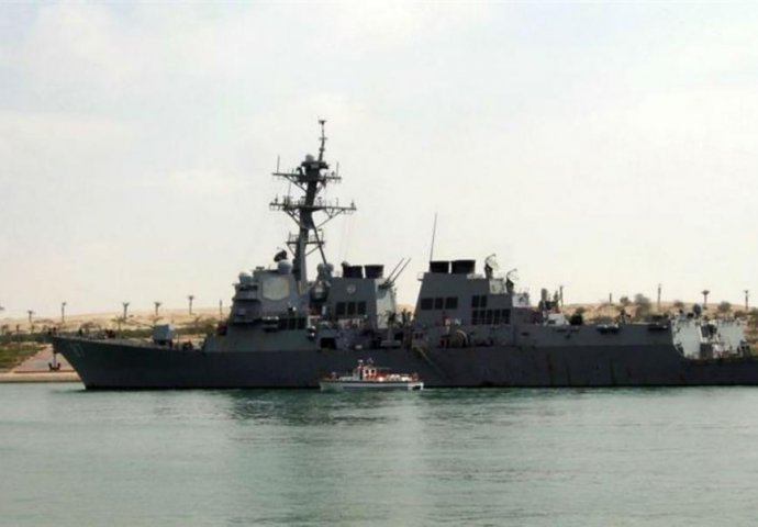 Dva projektila ispaljena na američki bojni brod