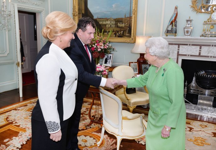 Britanska kraljica Elizabeta II. primila hrvatsku predsjednicu Kolindu Grabar-Kitarović