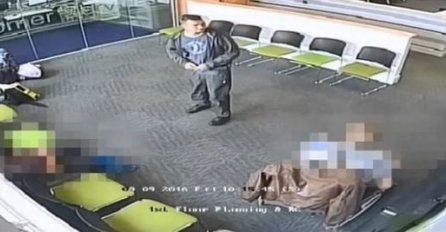 Dno dna: Ušao je u banku i vidio slijepu ženu kako čeka, a onda je uradio najjadniju stvar ikada! (VIDEO)