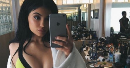 Kao prostitutka:  Sestra Kim Kardashian objavila skandalozni selfi i dobila 2 miliona lajkova! (FOTO)