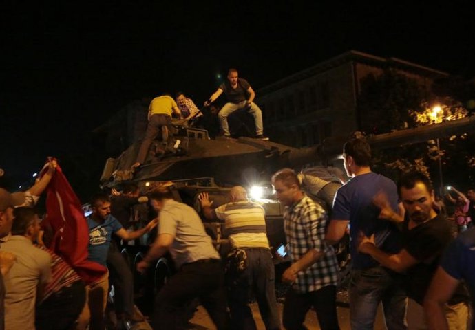 Grčka odbila dati azil sedmorici odbjeglih turskih vojnika