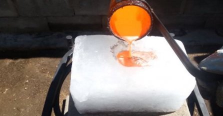 Istresao je rastopljeni bakar na komad leda, dobro obratite pažnju na 0:10 sekundu videa