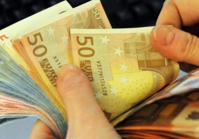 Brisel protraćio 5,5 milijardi eura na troškove službenika EU