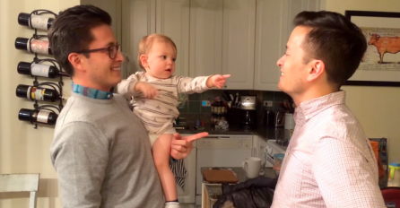 Tata ima blizanca: Beba nikako ne može odlučiti ko joj je otac (VIDEO)