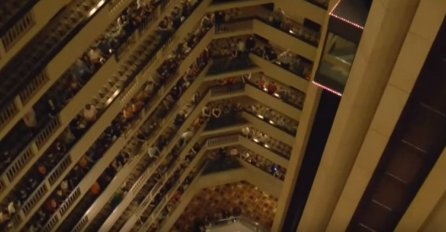 Ovo je naizgled običan hotel, ali kada otkuca 23 sata, transformiše se u nešto nevjerovatno! (VIDEO) 