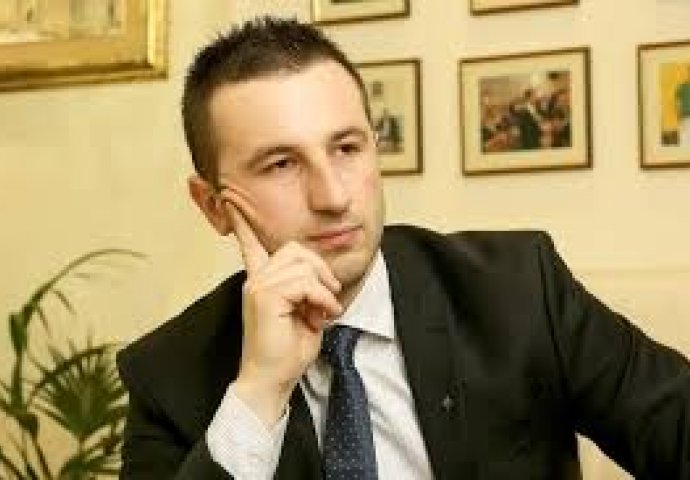 Semir Efendić: Javnost mora kontrolisati Vladu i Parlament FBiH jer nas nekontrolisano zadužuju