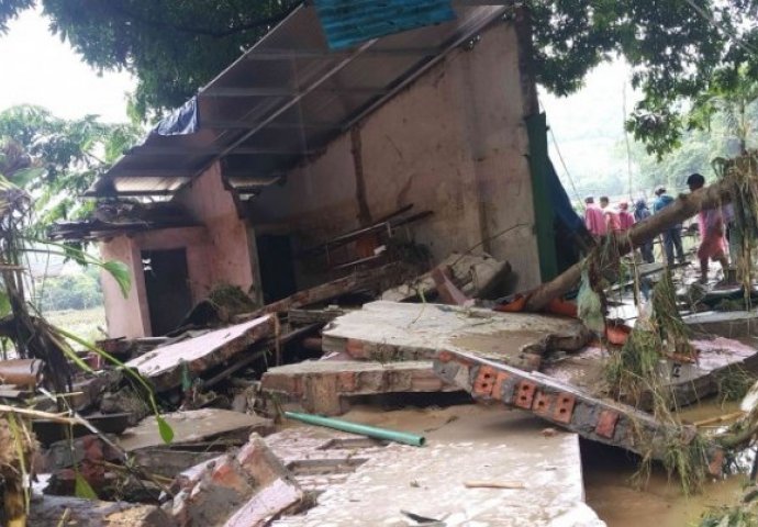 Vijetnam: U poplavama potopljeno oko 30.000 kuća
