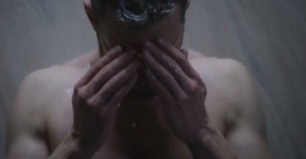 "Čisti pornić": Vruća scena Jamieja Dornana pod tušem u seriji "The Fall"