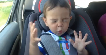 Pogodila ga je omiljena pjesma dok se vozio u autu, a njegova reakcija je nasmijala milione (VIDEO)