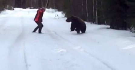 Napao ga medvjed od 200 kilograma, pogledajte kako je prošao taj sukob (VIDEO)