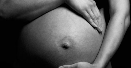 "Sestra mi je trudna 7 mjeseci i odvratna mi je"
