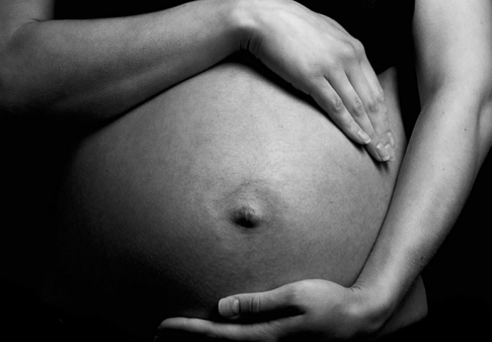 "Sestra mi je trudna 7 mjeseci i odvratna mi je"