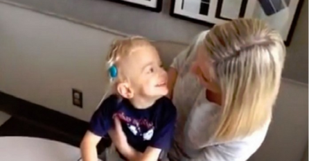 Mali dječak prvi put čuje mamin glas, a njegova reakcija ostavlja bez riječi (VIDEO)