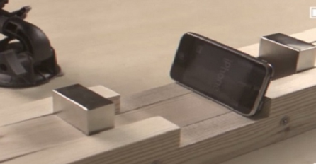 Stavio je iPhone između dva super jaka magneta, pogledajte šta se desilo u nastavku (VIDEO)